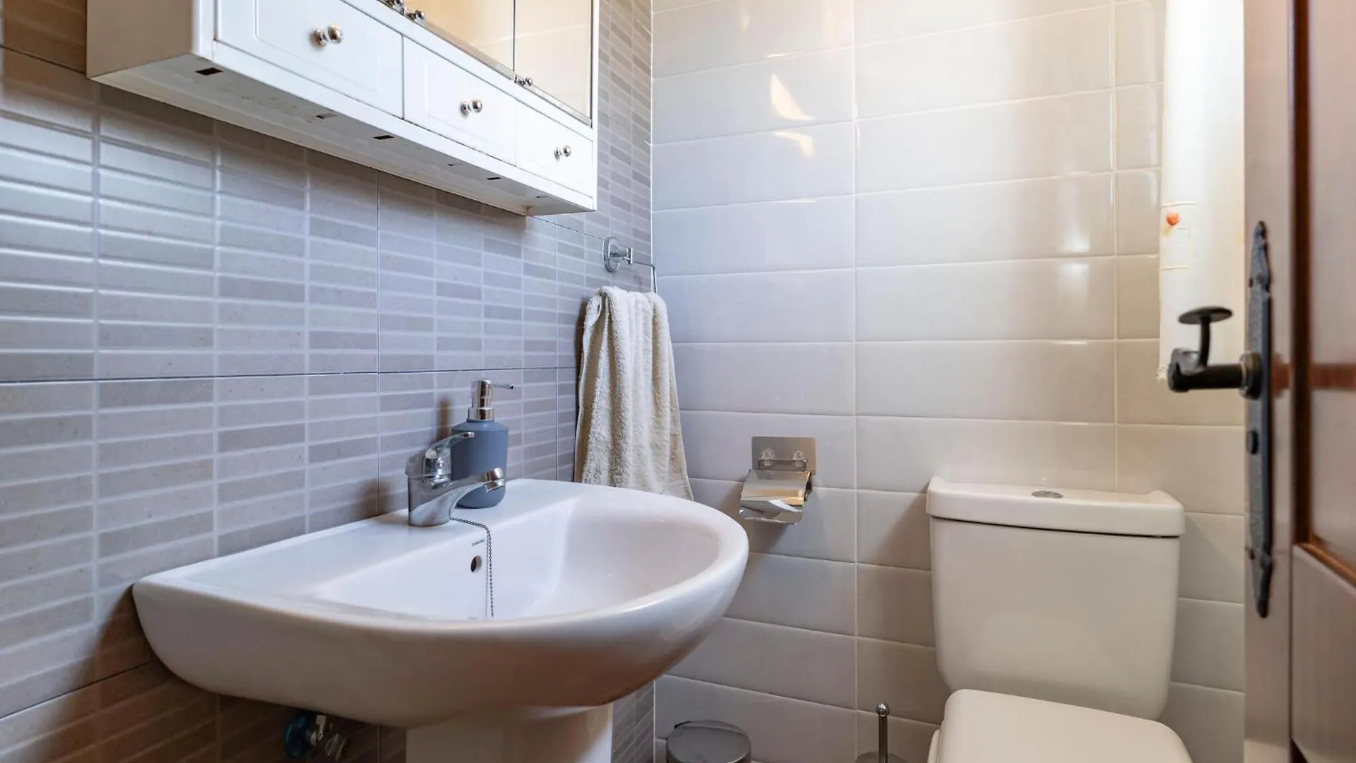 4 Bedroom Pet Friendly Home In Sayalonga Holiday home