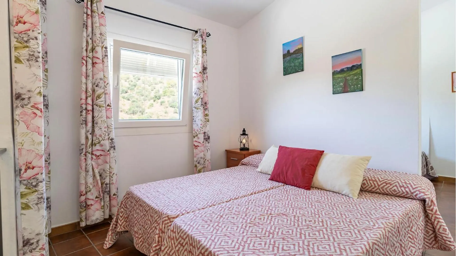 Holiday home 4 Bedroom Pet Friendly Home In Sayalonga