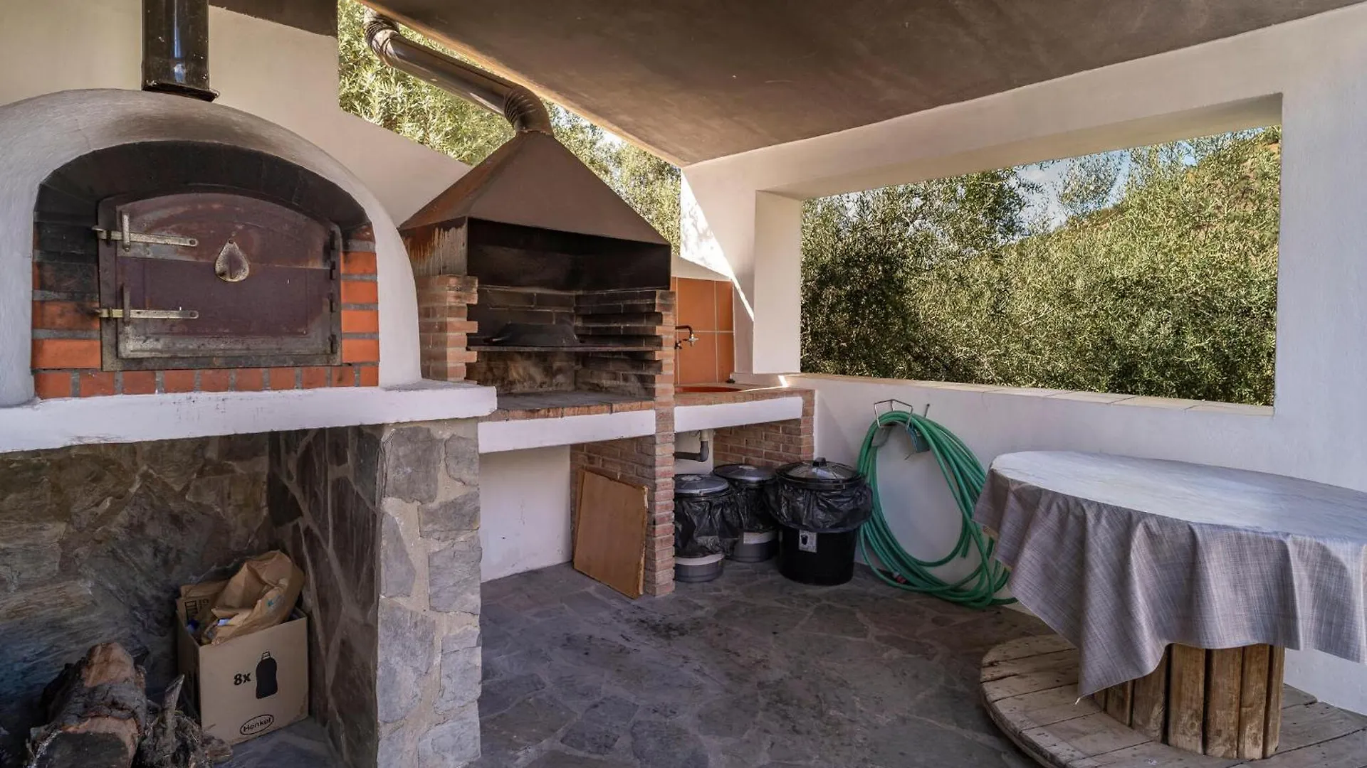 4 Bedroom Pet Friendly Home In Sayalonga