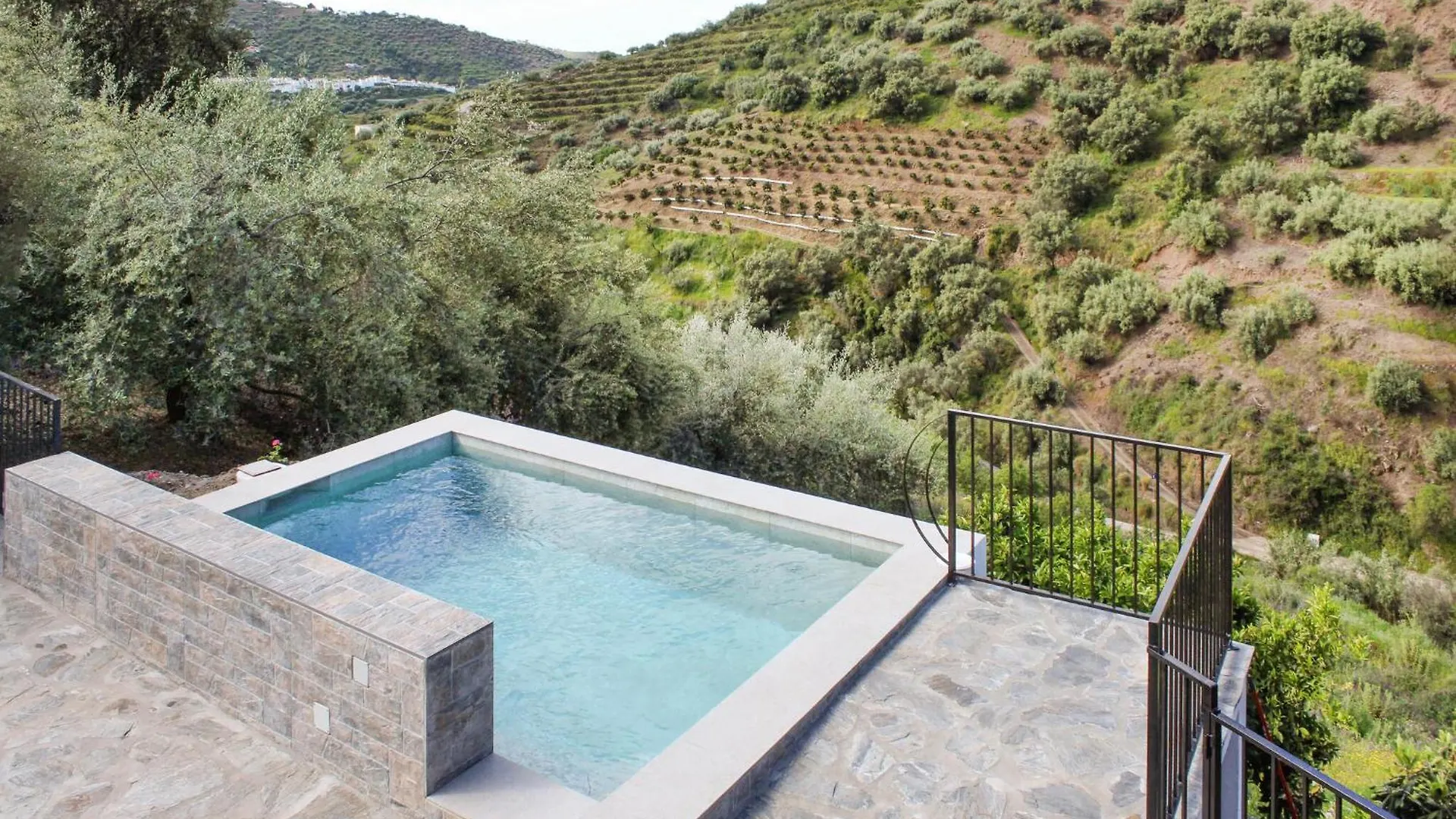 Holiday home 4 Bedroom Pet Friendly Home In Sayalonga Spain