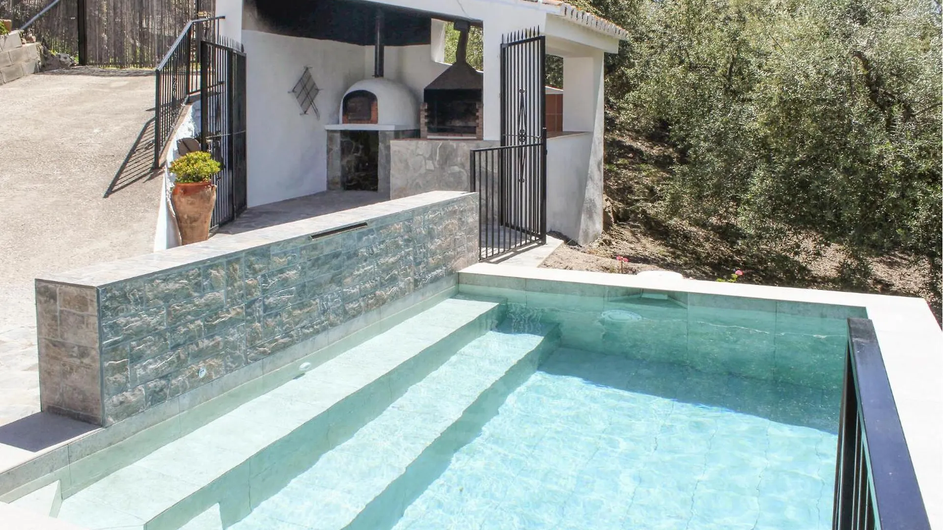 Holiday home 4 Bedroom Pet Friendly Home In Sayalonga Spain